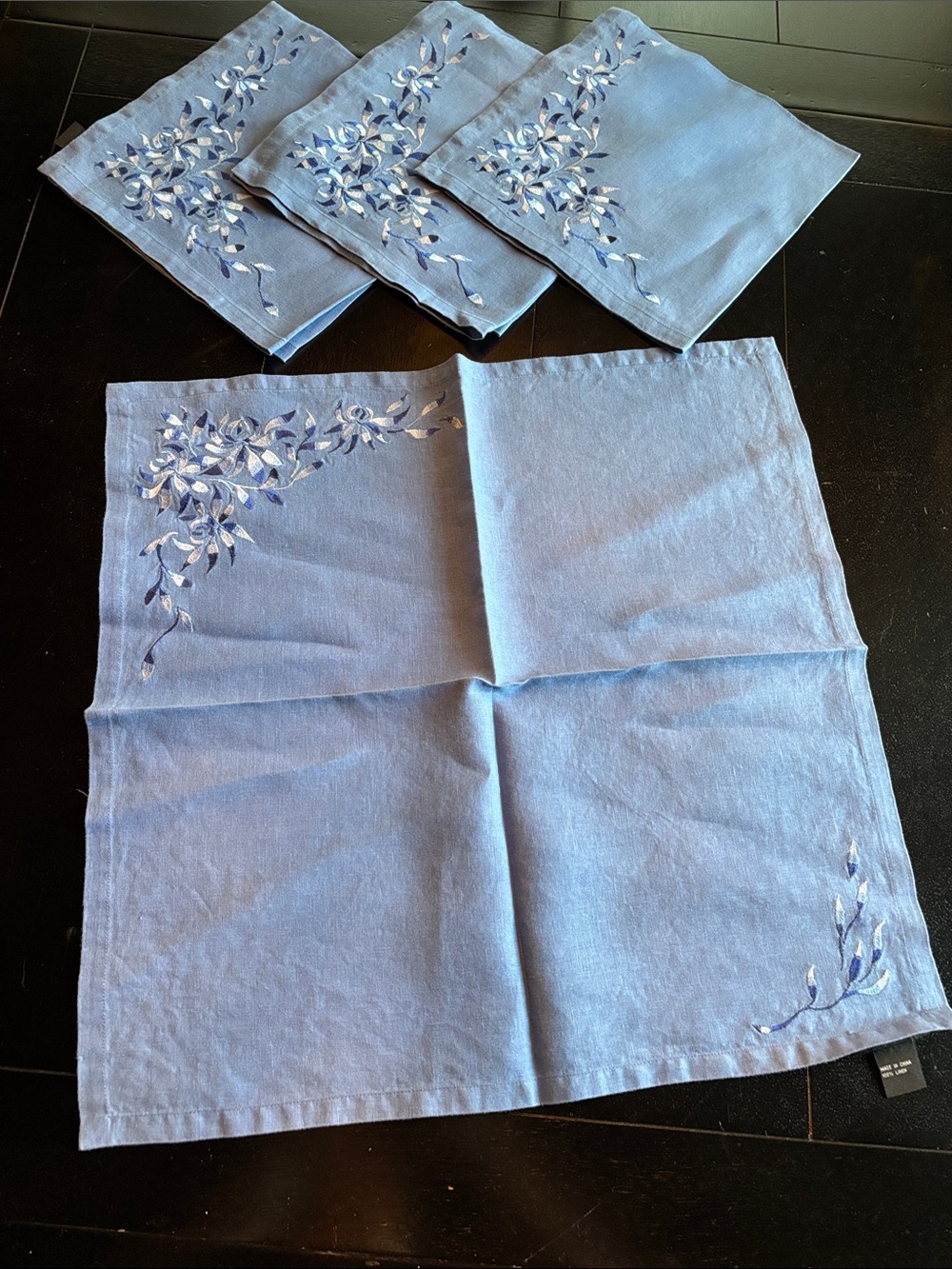 Kim Seybert Blue Linen Napkin with Subtle Embroidery - Set of 4 napkins